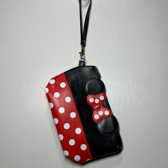 Minnie Mouse Wristlet - Picture 3 of 5